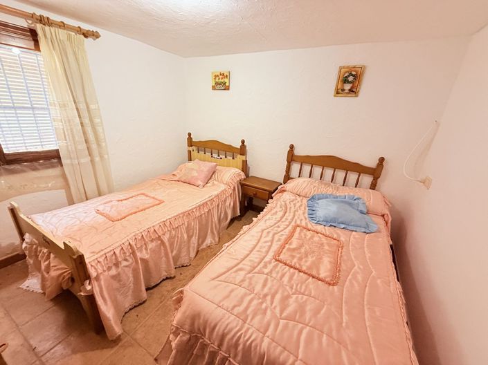 Image No.14-3 Bed Property for sale