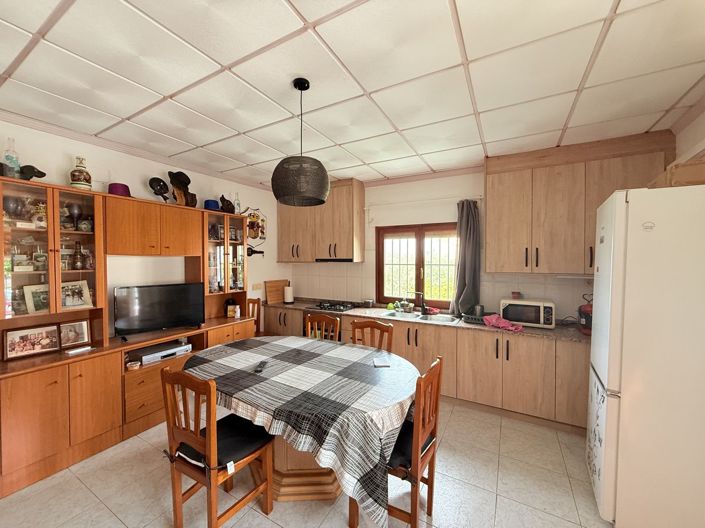 Image No.6-3 Bed Property for sale