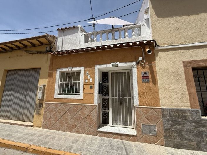 Image No.1-4 Bed Property for sale