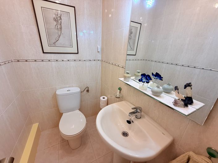 Image No.13-4 Bed Property for sale