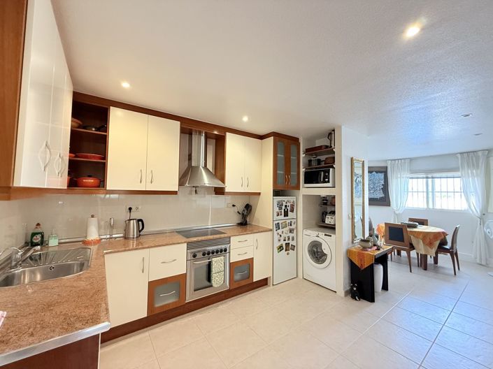 Image No.18-4 Bed Property for sale