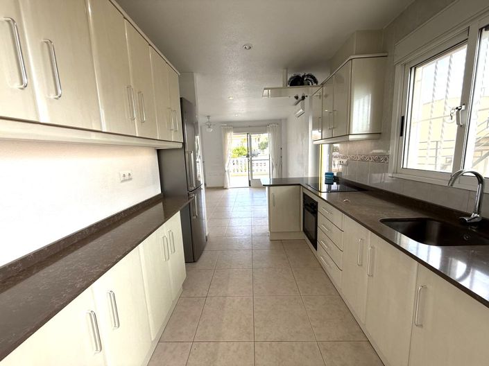 Image No.5-3 Bed Property for sale