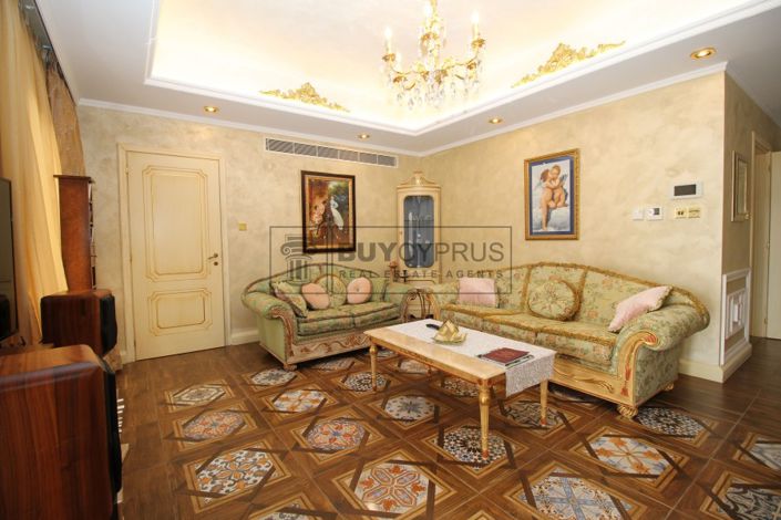 Image No.10-6 Bed Villa for sale