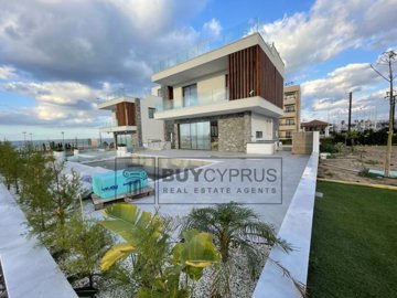 Detached Villa For Sale  in  Kissonerga