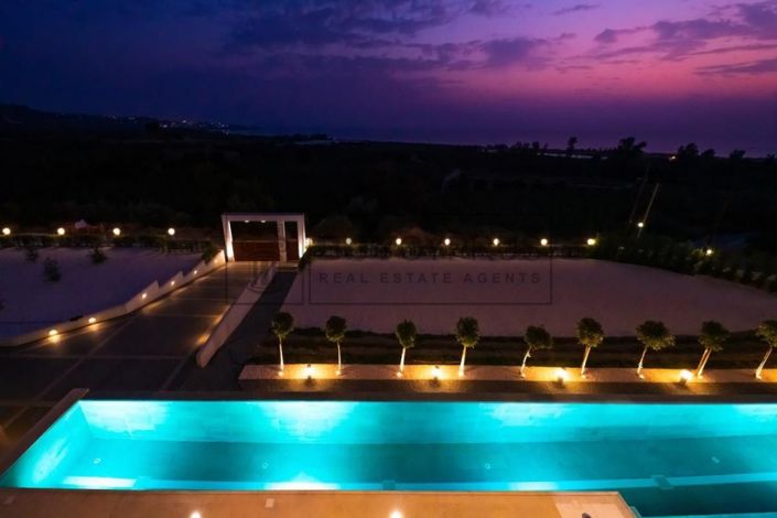 Image No.70-5 Bed Villa for sale