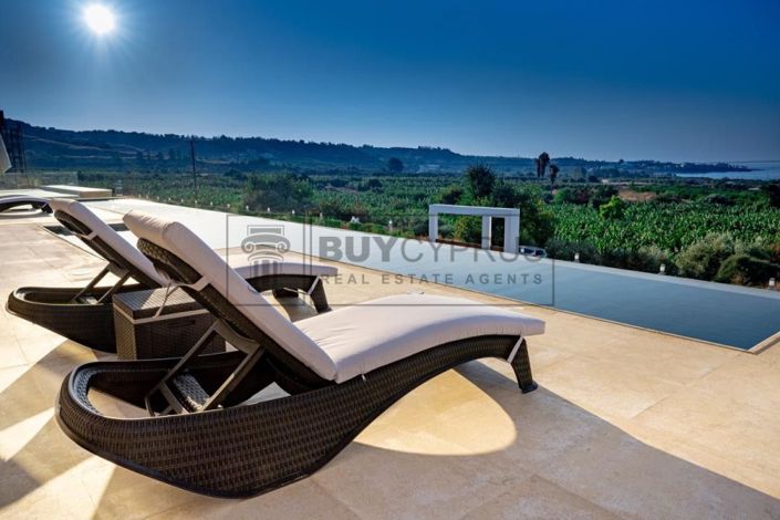 Image No.74-5 Bed Villa for sale