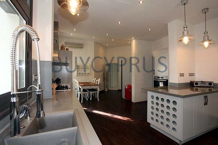 Image No.9-7 Bed Villa for sale