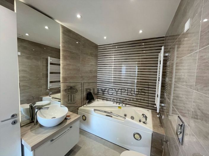 Image No.15-5 Bed Villa for sale