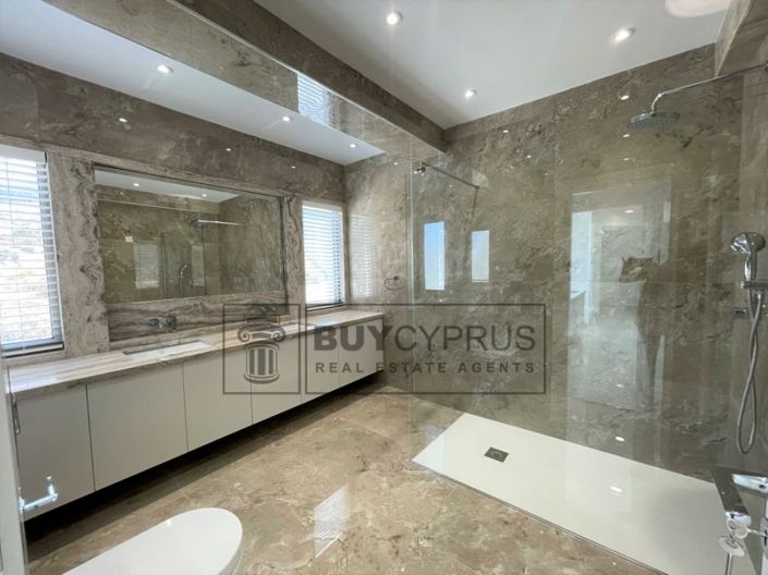 Image No.42-5 Bed Villa for sale