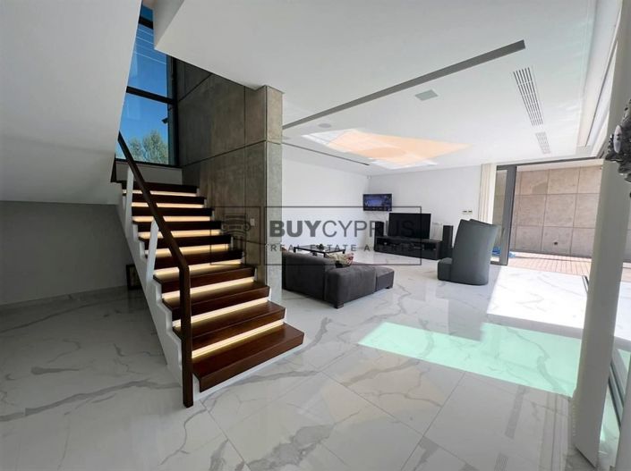 Image No.9-3 Bed Villa for sale