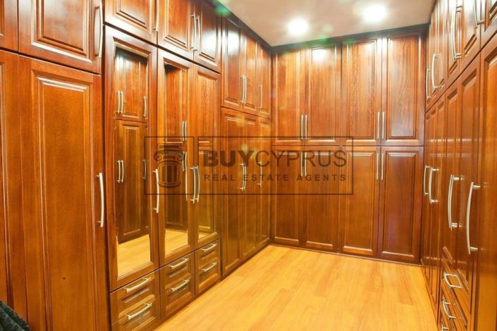 Image No.12-7 Bed Villa for sale