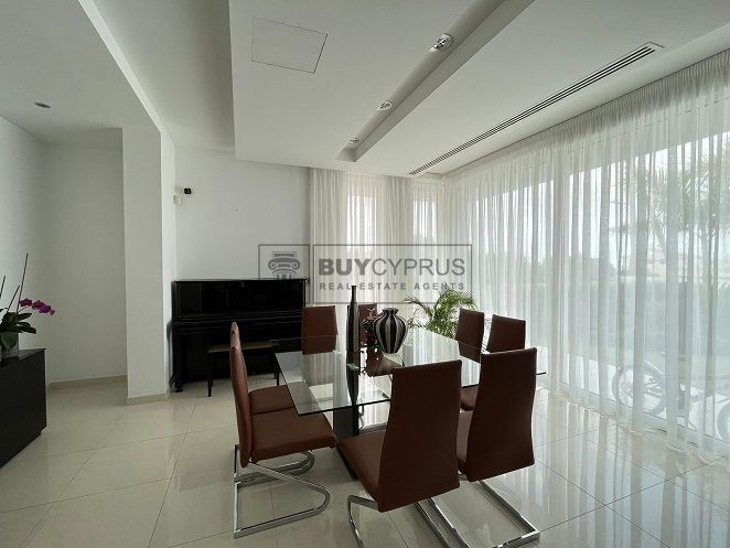 Image No.8-5 Bed Villa for sale