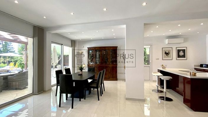 Image No.10-4 Bed Villa for sale