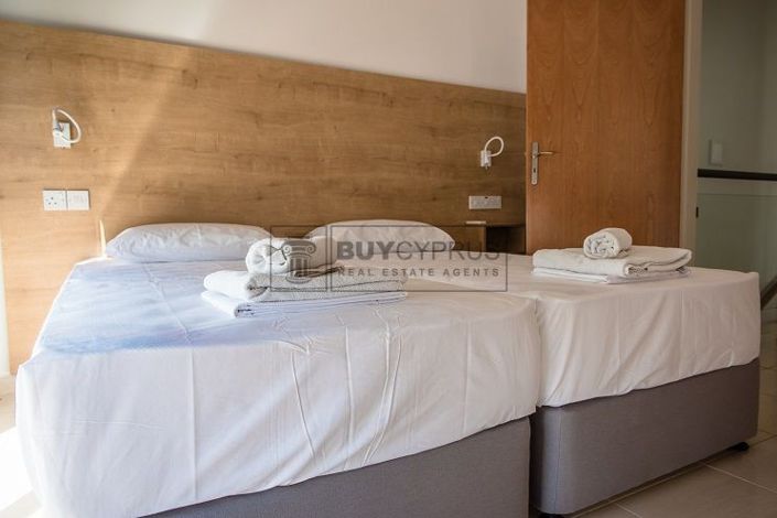 Image No.10-29 Bed Commercial for sale