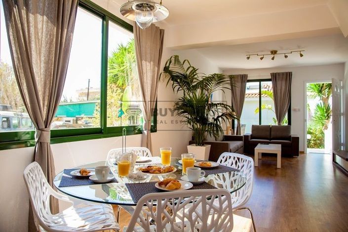 Image No.33-29 Bed Commercial for sale