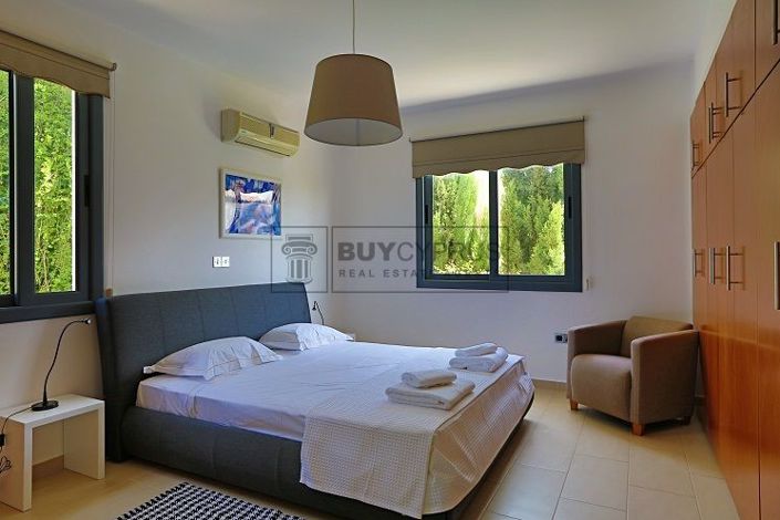 Image No.41-29 Bed Commercial for sale