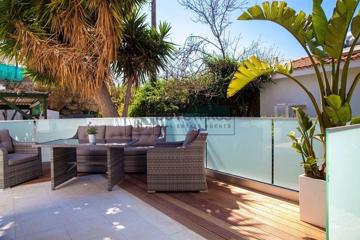 Image No.57-29 Bed Commercial for sale