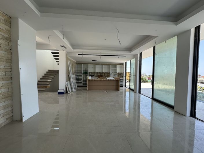 Image No.3-4 Bed Villa for sale