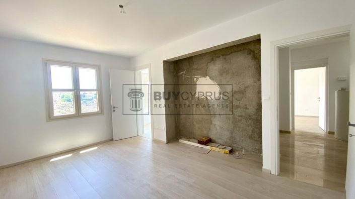 Image No.17-3 Bed Property for sale