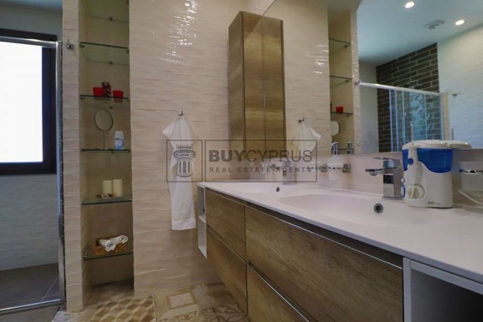 Image No.22-5 Bed Villa for sale