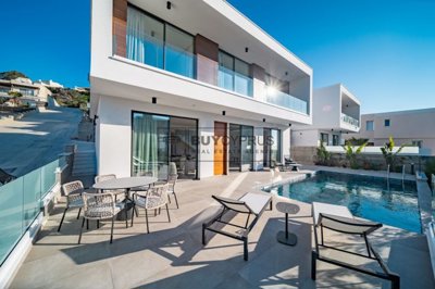 Detached Villa For Sale  in  Chlorakas