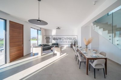 Detached Villa For Sale  in  Chlorakas