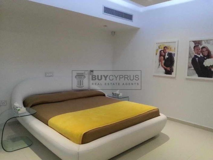 Image No.10-7 Bed Villa for sale