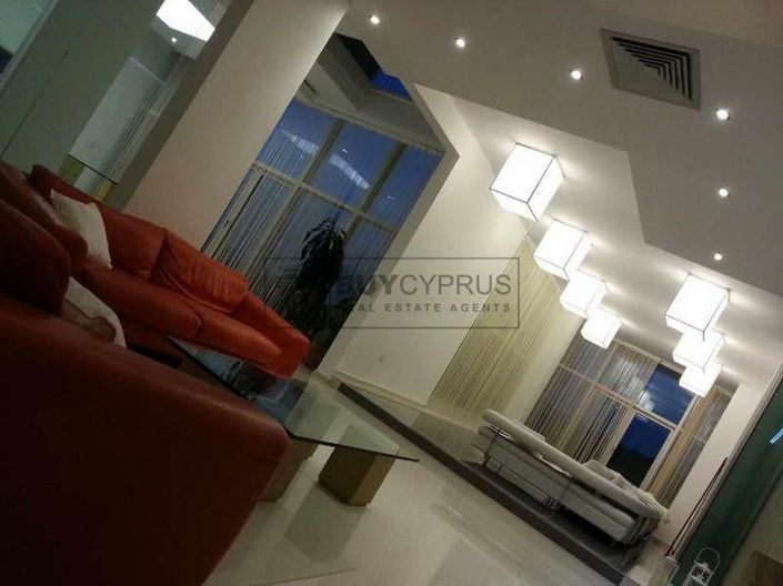 Image No.7-7 Bed Villa for sale