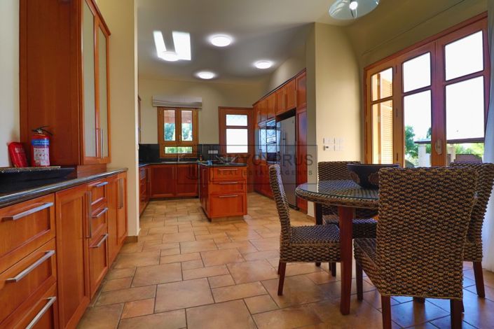 Image No.11-5 Bed Villa for sale