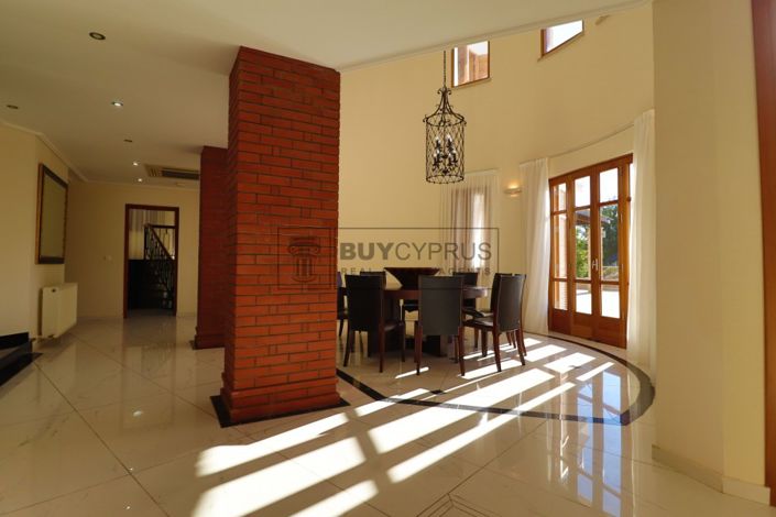 Image No.8-5 Bed Villa for sale