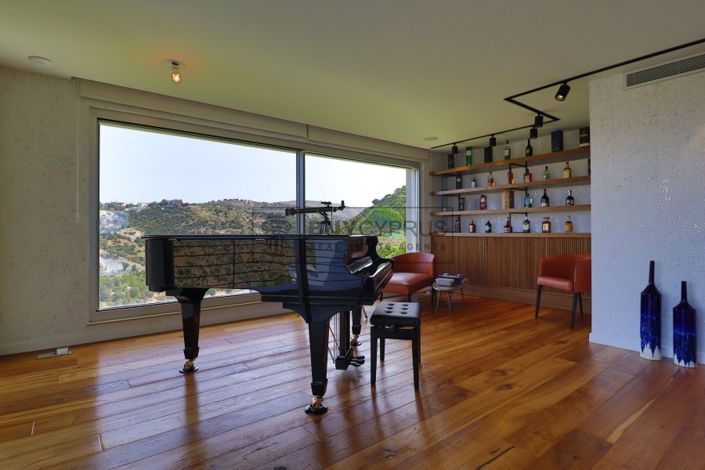 Image No.10-4 Bed Villa for sale