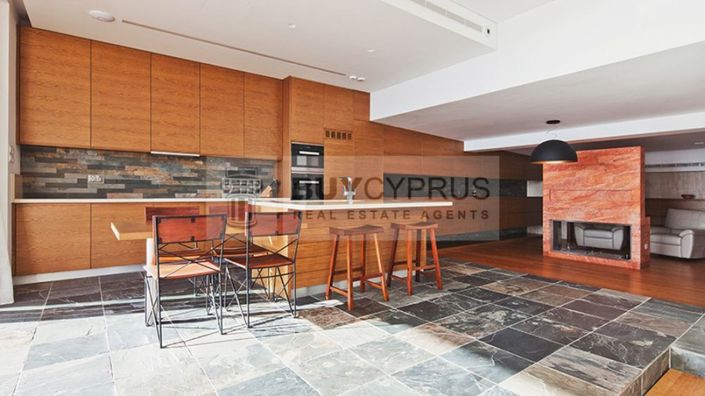 Image No.10-5 Bed Villa for sale