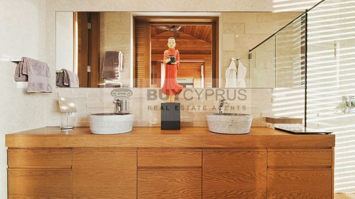 Image No.21-5 Bed Villa for sale