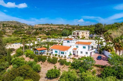 Detached Villa For Sale  in  Peyia