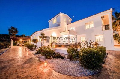 Detached Villa For Sale  in  Peyia