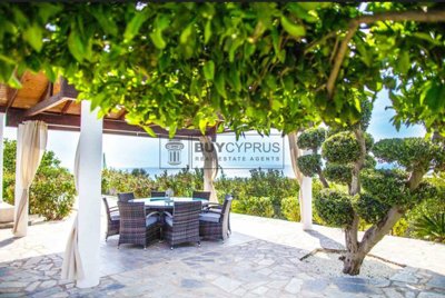 Detached Villa For Sale  in  Peyia