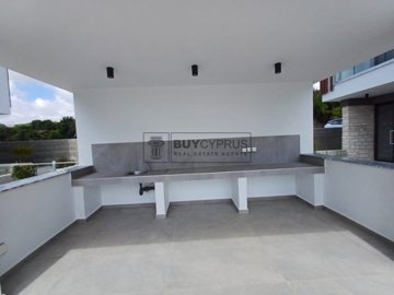 Town House For Sale  in  Chlorakas