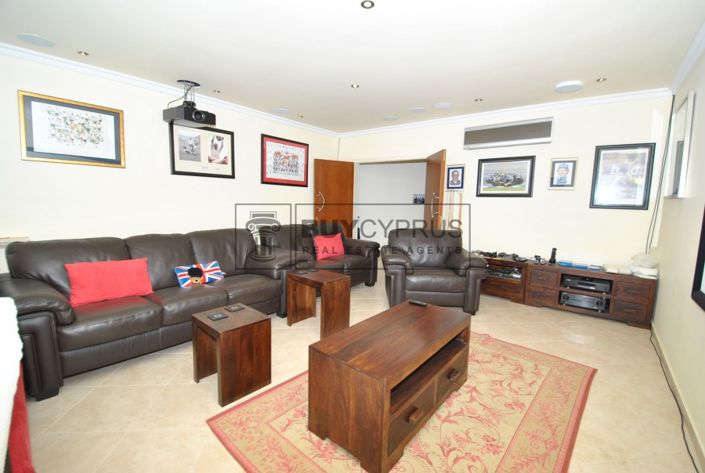 Image No.59-5 Bed Villa for sale