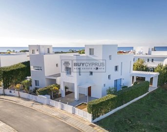 Detached Villa For Sale  in  Coral Bay