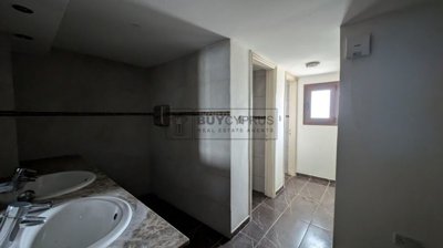 Building For Sale  in  Tombs of the Kings