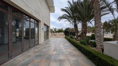 Building For Sale  in  Tombs of the Kings