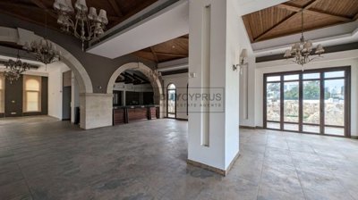 Building For Sale  in  Tombs of the Kings