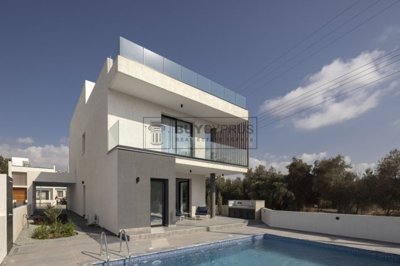 Detached Villa For Sale  in  Chlorakas