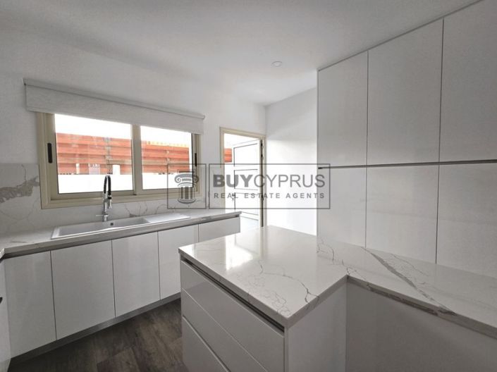 Image No.10-3 Bed Townhouse for sale