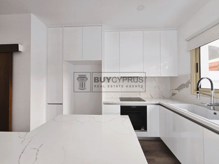 Image No.12-3 Bed Townhouse for sale