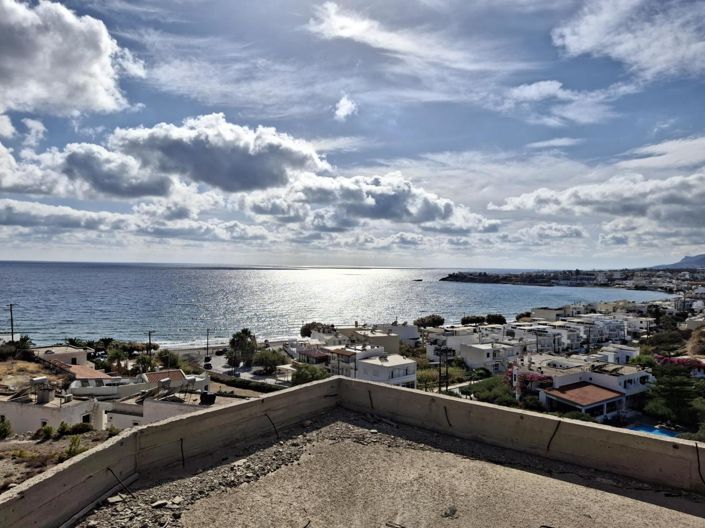 Image No.1-8 Bed Apartment for sale