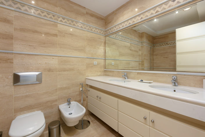 Image No.18-3 Bed Property for sale