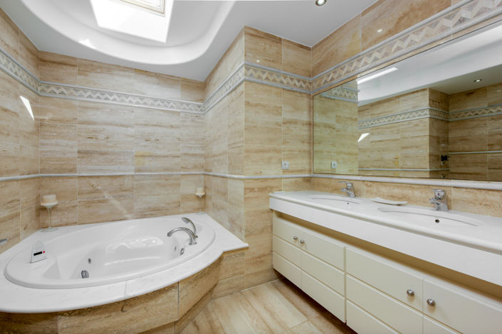 Image No.21-3 Bed Property for sale