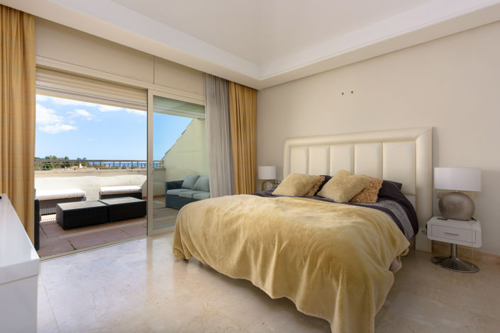 Image No.5-3 Bed Property for sale