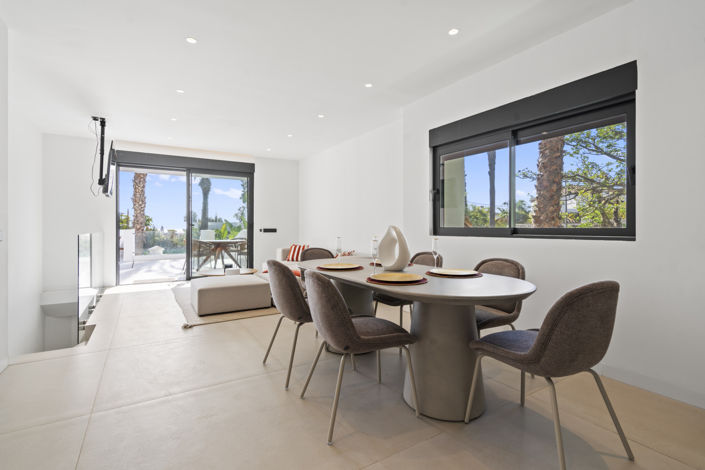 Image No.2-4 Bed Property for sale